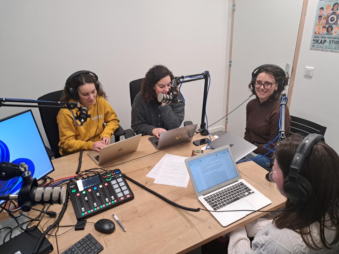 Les créatrices : Estelle Bechade, Lilou Grandadam Mace, Isabelle Merat, Camille Planchon, Fantine Visserias