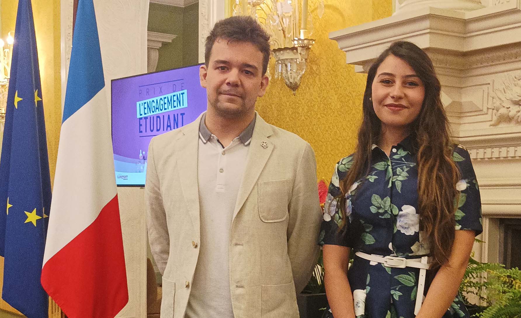 Guillaume Ourties (Grand prix de l'étudiant engagé 2020) et Donia Barouri (Grand prix de l'étudiante engagée 2021)