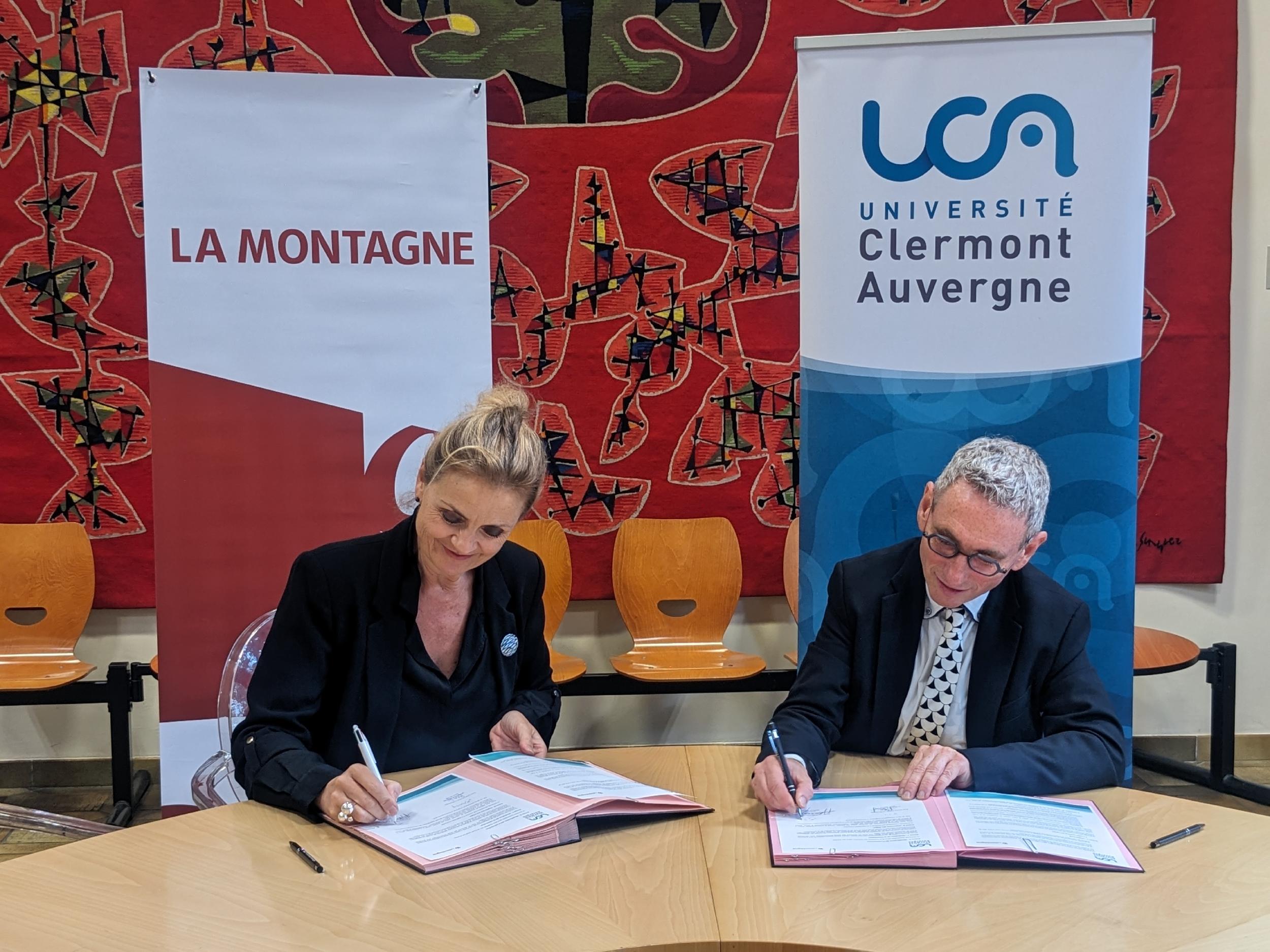 Signature de convention UCA-Centre France La Montagne, S. Bouju et M. Bernard